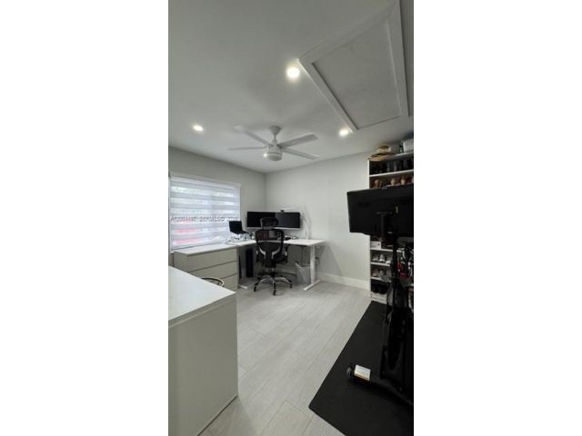 [PHOTO]