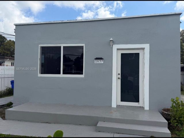  2 BR,  1.00 BTH &nbsp;Other style home in Miami