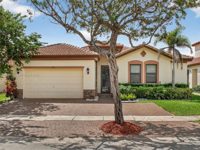  5 BR,  4.00 BTH &nbsp;European style home in Homestead
