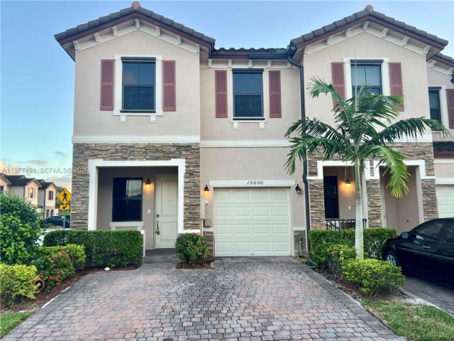  3 BR,  3.00 BTH &nbsp;Townhouse style home in Miami