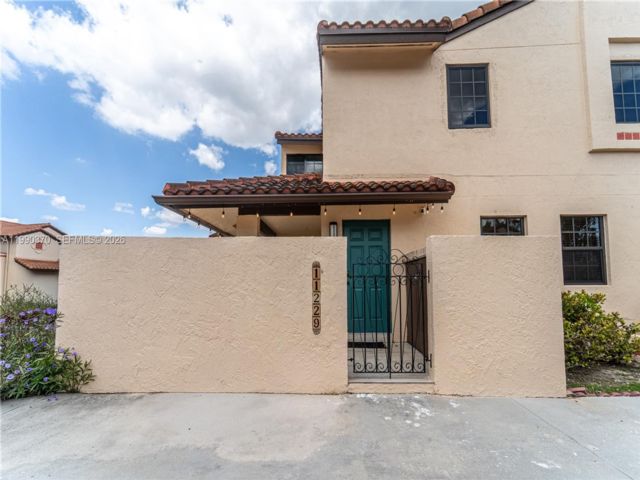  3 BR,  2.00 BTH &nbsp;Townhouse style home in Crossings