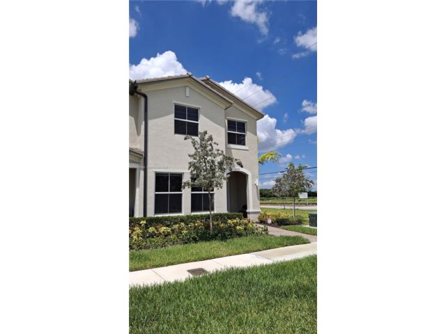  4 BR,  2.50 BTH &nbsp;Townhouse style home in Homestead