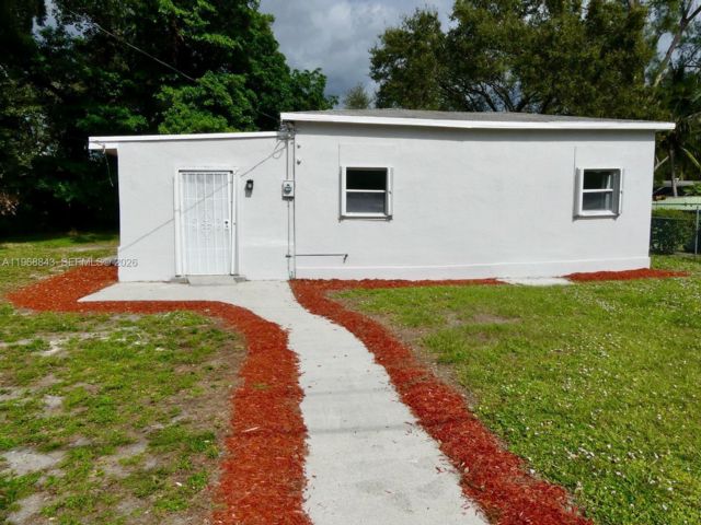  3 BR,  2.00 BTH &nbsp;Other style home in Miami