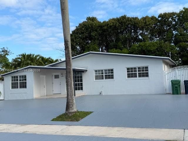  2 BR,  2.00 BTH &nbsp;Other style home in Miami