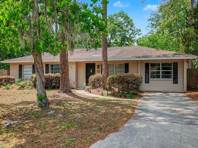  4 BR,  3.00 BTH &nbsp; style home in Gainesville
