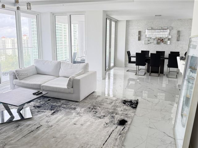  2 BR,  2.00 BTH &nbsp; style home in Aventura