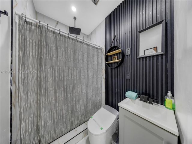[PHOTO]
