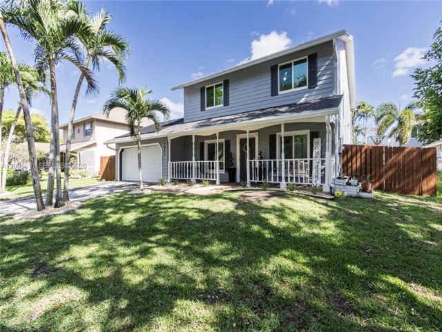  4 BR,  2.50 BTH &nbsp; style home in Plantation