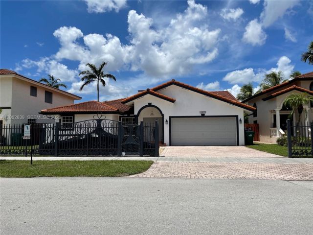  4 BR,  2.50 BTH &nbsp; style home in Miami