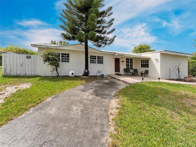  4 BR,  3.00 BTH &nbsp; style home in Miami