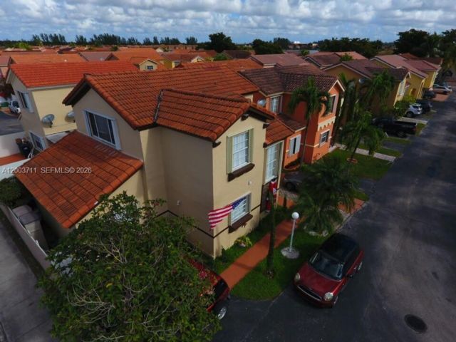  4 BR,  3.00 BTH &nbsp;Townhouse style home in Miami