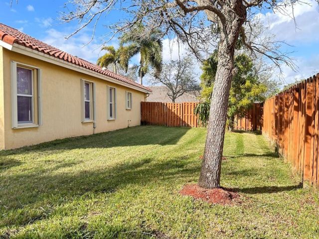  4 BR,  3.00 BTH &nbsp; style home in Hollywood