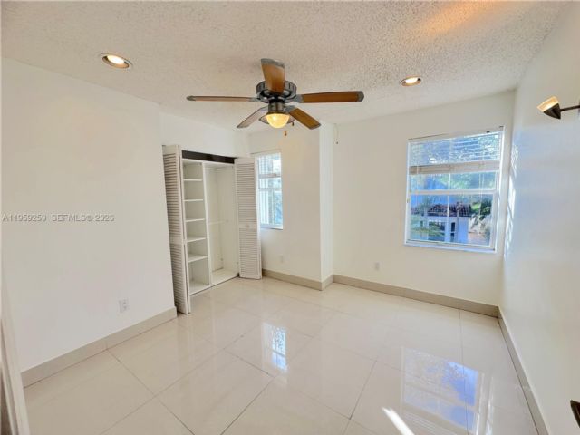  3 BR,  3.00 BTH &nbsp; style home in Hollywood