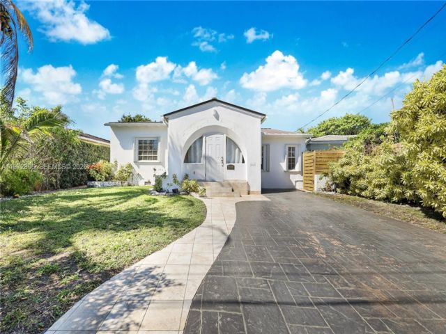  3 BR,  2.00 BTH &nbsp; style home in Bal Harbour