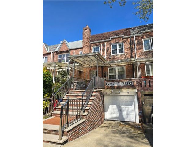  3 BR,  2.00 BTH &nbsp;Single family style home in Sheepshead Bay