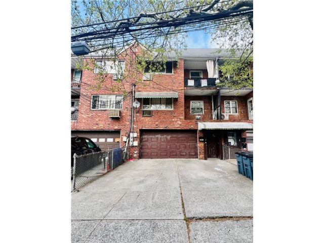 Studio,  3.50 BTH &nbsp;Multi-family style home in Old Mill Basin