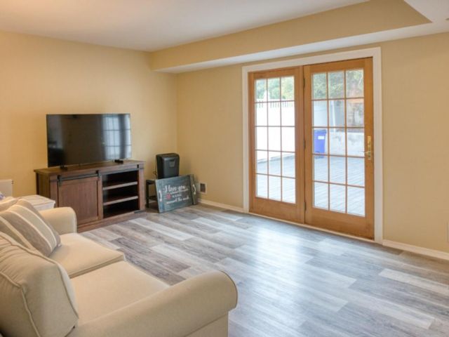  1 BR,  1.00 BTH &nbsp;Multi-family style home in Great Kill