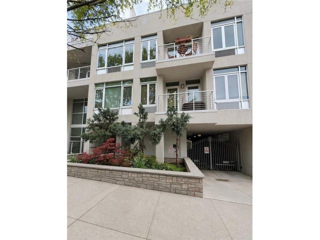  1 BR,  1.00 BTH &nbsp;Condominium style home in Park Slope