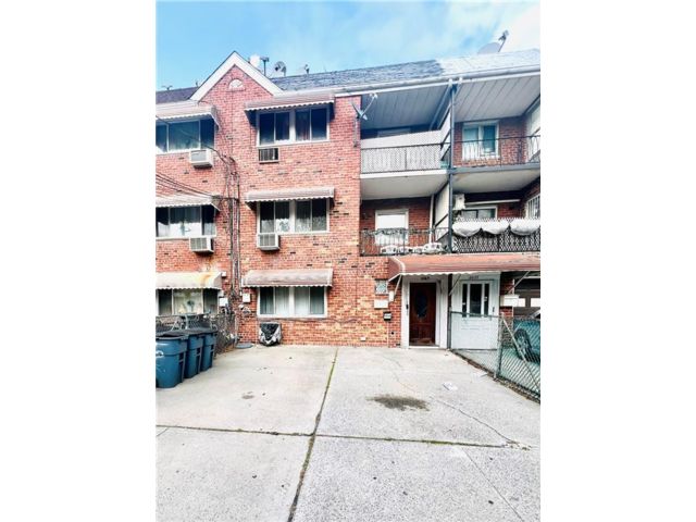 Studio,  5.00 BTH &nbsp;Multi-family style home in Old Mill Basin