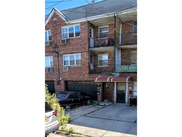 Studio,  3.00 BTH &nbsp;Multi-family style home in Old Mill Basin