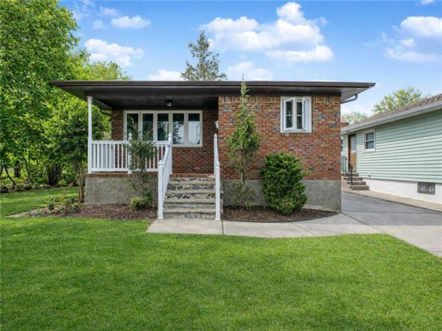  3 BR,  2.00 BTH &nbsp;Single family style home in Dongan Hills-below Hylan