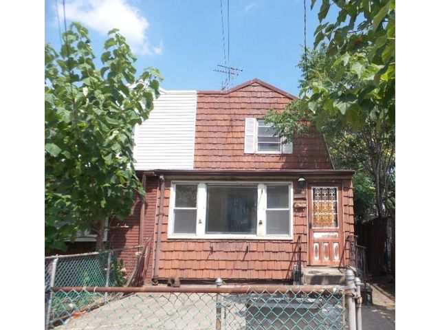  2 BR,  1.50 BTH &nbsp;Single family style home in Old Mill Basin