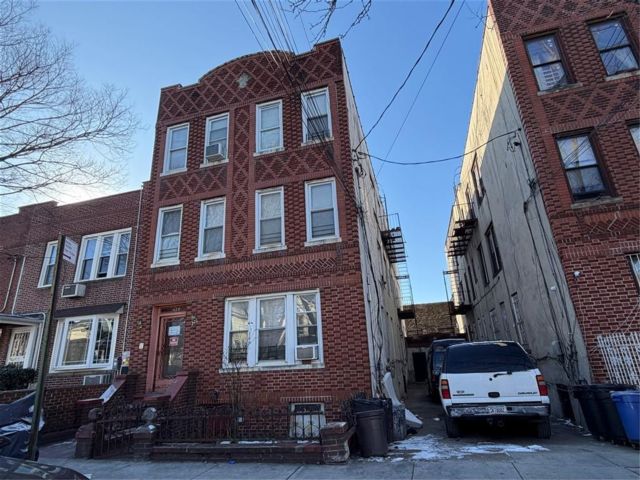 Studio,  0.00 BTH &nbsp;Multi-family style home in East Flatbush