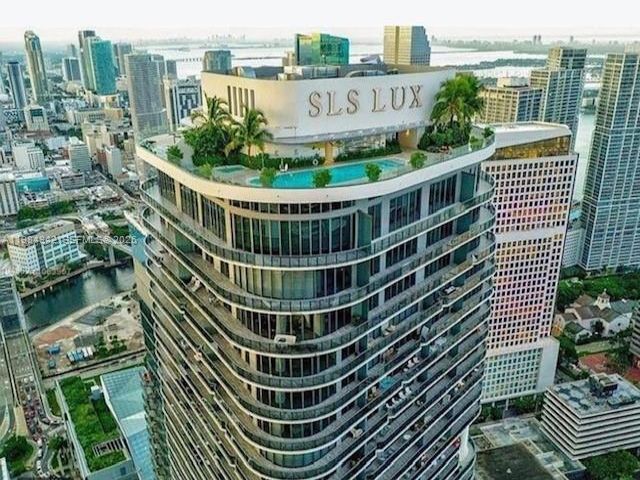  2 BR,  2.00 BTH &nbsp;Condo style home in Miami