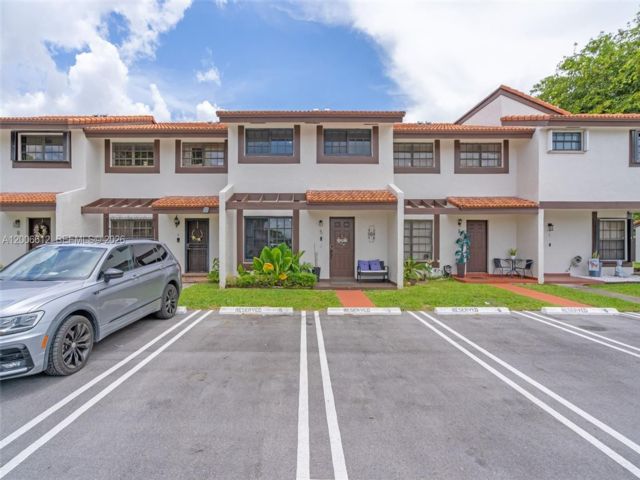  3 BR,  2.50 BTH &nbsp;Townhouse style home in Miami