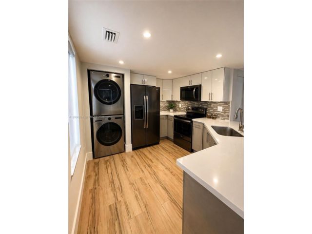 3 BR,  2.50 BTH &nbsp;Townhouse style home in Miami