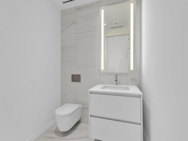 [PHOTO]