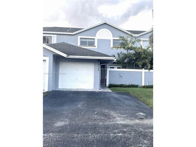  4 BR,  3.00 BTH &nbsp;Townhouse style home in Crossings