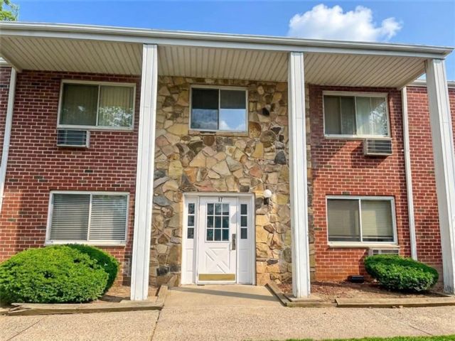  1 BR,  1.00 BTH &nbsp;Condominium style home in New Springville