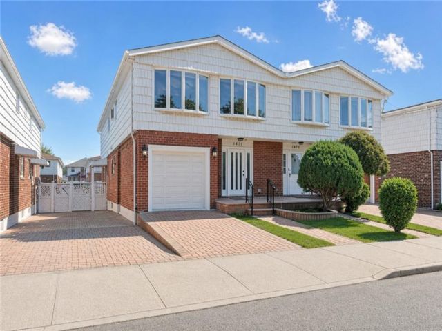 Studio,  0.00 BTH &nbsp;Multi-family style home in Bergen Beach