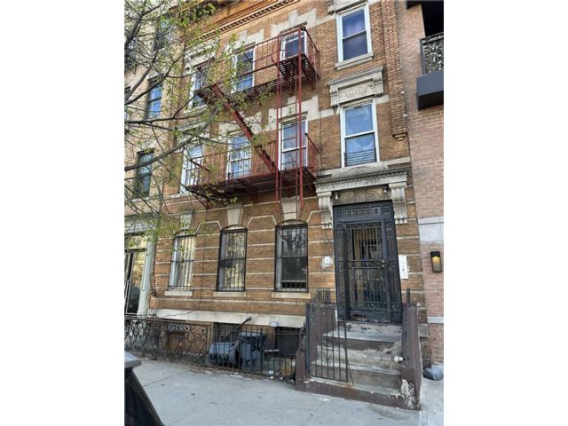  2 BR,  1.00 BTH &nbsp;Co-op style home in Prospect Heights