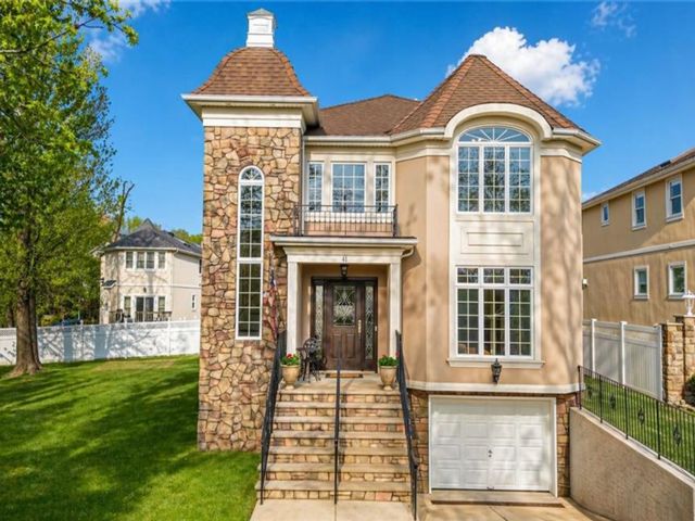  4 BR,  2.00 BTH &nbsp;Single family style home in Princess Bay