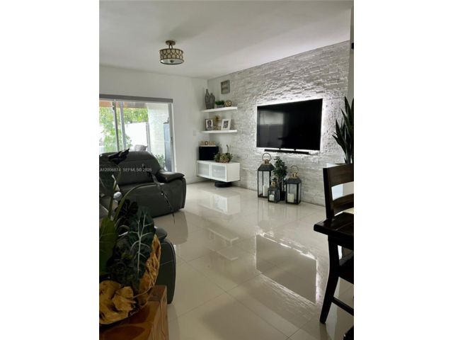  3 BR,  2.50 BTH &nbsp; style home in Miami
