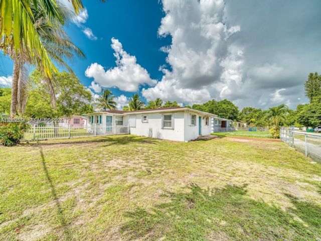  2 BR,  1.00 BTH &nbsp; style home in Miami