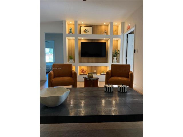  2 BR,  1.00 BTH &nbsp; style home in Biscayne Park