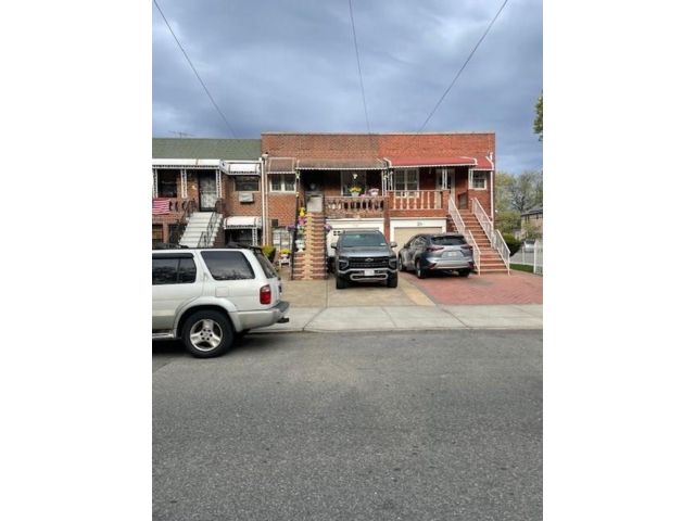  3 BR,  0.00 BTH &nbsp;Multi-family style home in Old Mill Basin