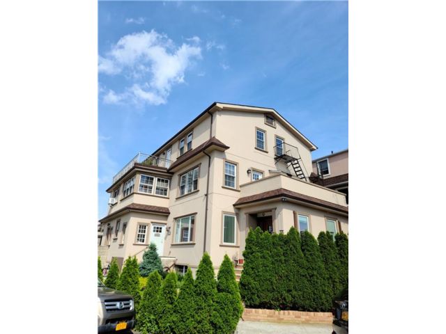 Studio,  8.00 BTH &nbsp;Multi-family style home in Seagate