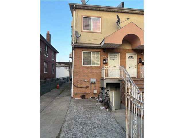 Studio,  0.00 BTH &nbsp;Multi-family style home in East Flatbush