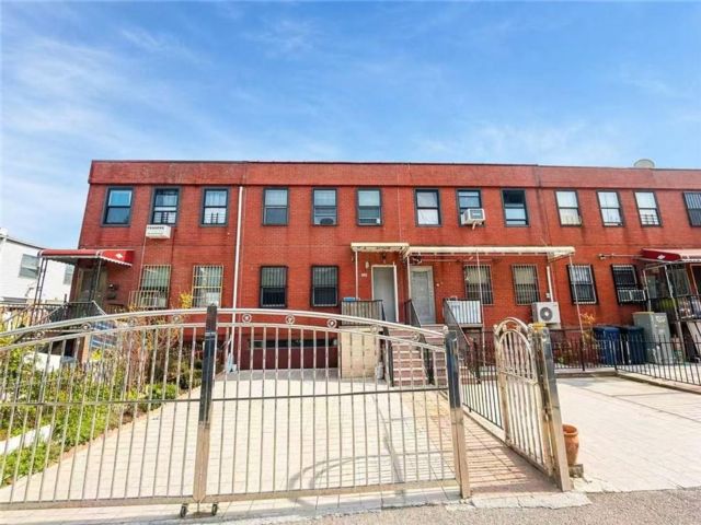 Studio,  0.00 BTH &nbsp;Multi-family style home in Bedford Stuyvesant