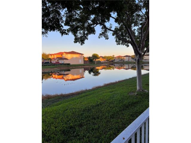  5 BR,  3.00 BTH &nbsp;Townhouse style home in Medley