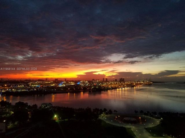  3 BR,  2.00 BTH &nbsp;Condo style home in Miami