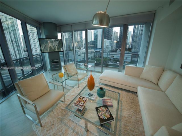 3 BR,  3.00 BTH &nbsp;Condo style home in Miami