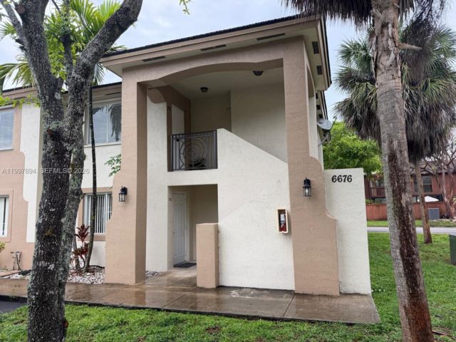  3 BR,  2.00 BTH &nbsp; style home in Miami
