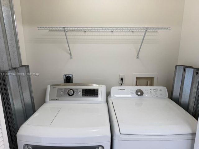 [PHOTO]