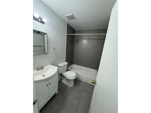 [PHOTO]