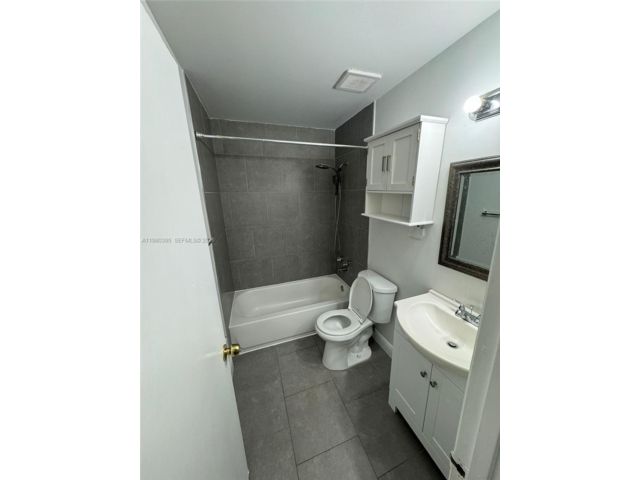 [PHOTO]
